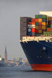 Die Transportversicherung Seefracht sichert Container und Zubehör ab. 
