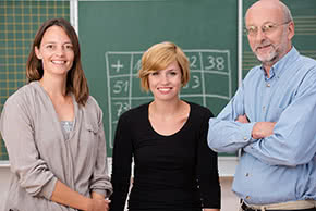 Berufshaftpflichtversicherung Pädagogen - 3 Lehrer in der Schule