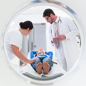 Berufshaftpflichtversicherung Radiologen – Radiologen mit Patient